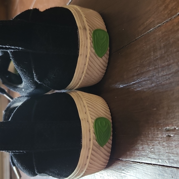 Shoes - Picture 3 of 5